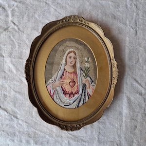Oval gold image with embroidered Virgin Mary  |  small size