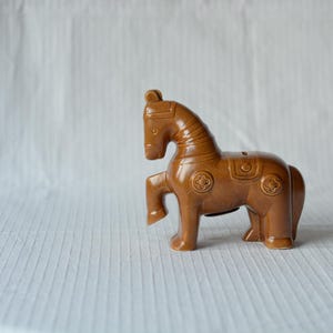 Hucha de caballo / Figura de caballo marrón de los años 70