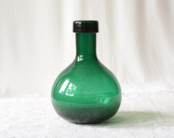 Emerald glass vase  |  70's mid century modern