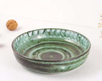 大きな緑色の陶器の葉皿 - Etsy 日本