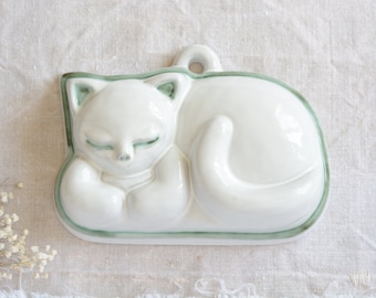 White Cat ceramic wall hanging  |  Thun pottery