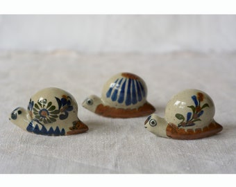 Little figurine of a funny snail | Tonala Mexico hand-painted folk ceramics