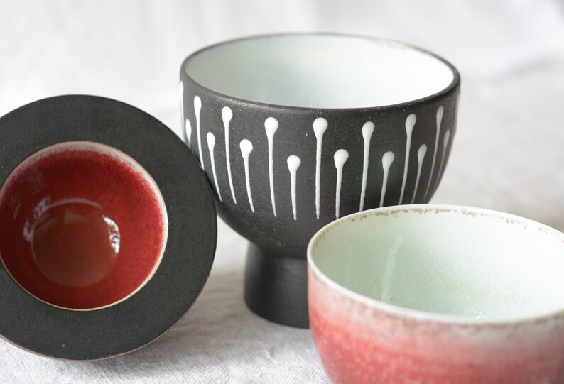 Small asian dishes minimalist black and red pottery 3 pieces image 8