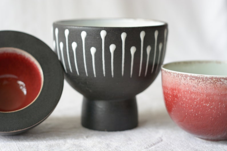 Small asian dishes minimalist black and red pottery 3 pieces image 7