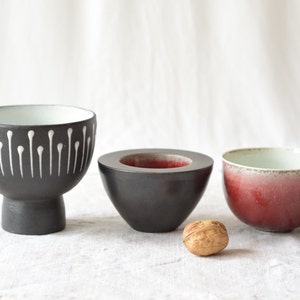 Small asian dishes minimalist black and red pottery 3 pieces image 9