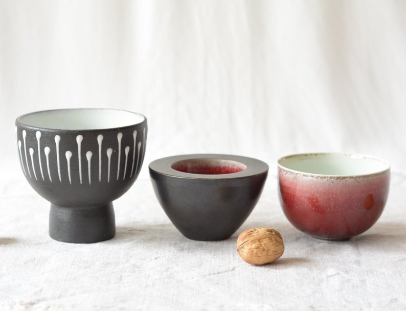 Small asian dishes minimalist black and red pottery 3 pieces image 9