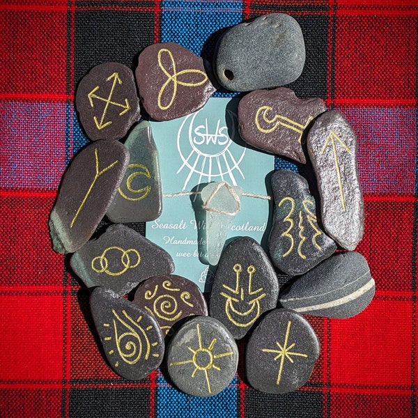 Hand Engraved Scottish Stone Runes | Vintage Engraved Wooden Box | Hagstone Agate Wishing Stone Pebble | Spells | Witch Kit | Druid Gift