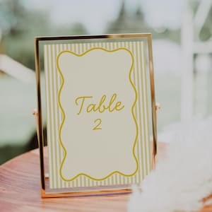 Numéro de table de mariage élégant et tendance, numéro de table avec photo, modèle de carte de numéro de table minimaliste | VÉRO