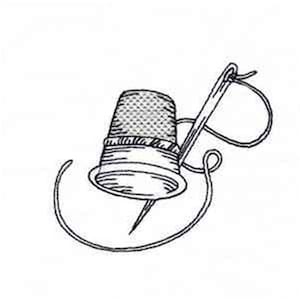 Op de afbeelding: Zwart-wit lijntekening van een vingerhoed, naald en draad. De vingerhoed heeft een getextureerde bovenkant en een rand. Een naald doorboort de vingerhoed, met draad door het oog van de naald en rond de vingerhoed.