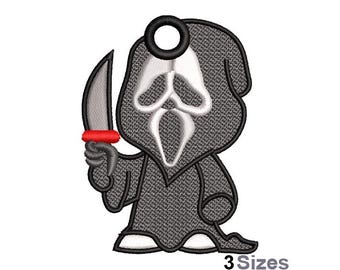 Puede incluir: Un fantasma gris con una máscara blanca y un cuchillo con mango rojo. El fantasma lleva una túnica negra con capucha.