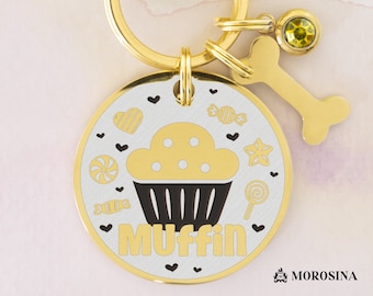 Anpassad hundbricka med graverat namn i muffinsdesign. Hundhalsband med ID-bricka. Personlig hundbricka för hundar. Graverad namnbricka med muffinsmotiv.