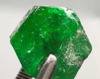 28.65 Carat Natural Emerald Swat Raw vivid Green