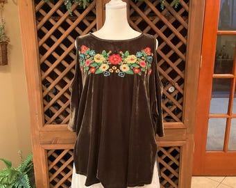 Umgee Womens boho oversized Small Brown embroidered floral velvet cold shoulder