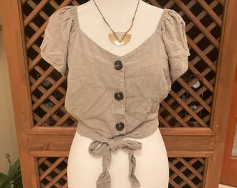 Camisa corta con lazo de mezcla de lino grande para mujer de Sage the Label