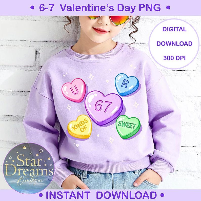 Op de afbeelding: Een lila sweatshirt met een ontwerp van snoepharten met de woorden "U", "R", "67", "SWEET" en "KINDS OF". Het sweatshirt heeft ook de tekst "DIGITALE DOWNLOAD 300 DPI" en "DIRECT DOWNLOADEN".