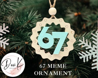 Adorno 67 - Adorno navideño infantil divertido / Decoración de madera y acrílico con el meme del seis y siete
