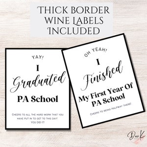 Puede incluir: Dos etiquetas de botella de vino imprimibles con texto negro sobre fondo blanco. La primera etiqueta dice "YAY! I Graduated PA School" con el texto "CHEERS TO ALL THE HARD WORK THAT YOU HAVE PUT IN TO GET TO THIS DAY! YOU DID IT!" La segunda etiqueta dice "OH YEAH! I Finished My First Year Of PA School" con el texto "CHEERS TO BEING HALFWAY THERE!"