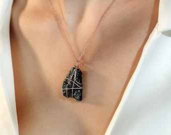 Dainty Moldavite Necklace, Moldavite Necklace, Moldavite Jewelry, Raw Crystal Necklace, 14 K Gold Color Necklace, Christmas Gift, Mom Gift