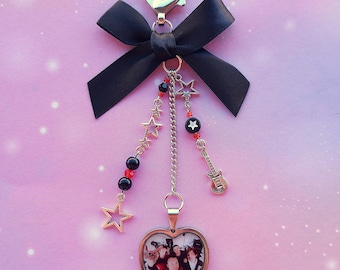 5 Seconds of Summer keychain, 5 Seconds of Summer bag charm, 5 Seconds of Summer merch, 5sos merch, 5sos keychain, beaded bag charm