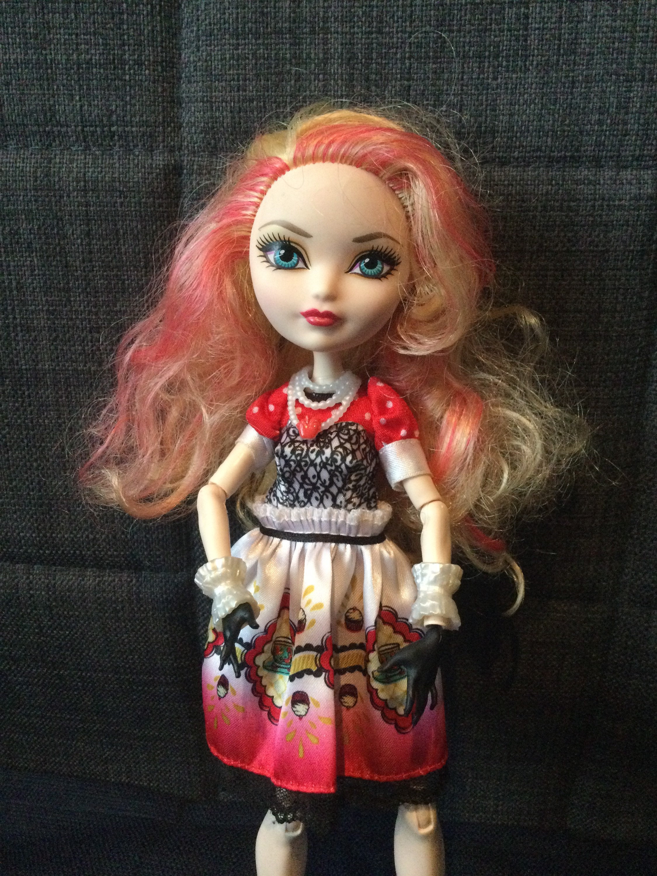 Mattel Ever After High Hat-Tastic Apple White Doll