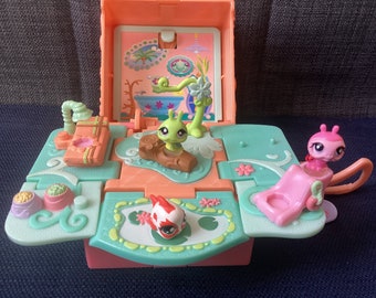 Vintage Littlest Pet Shop LPS Teeniest Tiniest Coral Pink Folding Compact Pop Up Lizard Play set with Three Replacement Pets