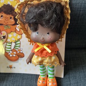 Muñeca de edición limitada retirada de Bélgica Altaya Strawberry Shortcake Baba Orange Blossom con folleto y tarjeta de felicitación, excelente estado