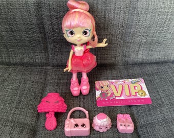 Muñeca Shopkins Shoppies adorable descatalogada, edición especial Pirouetta Ballet con VIP, atuendo, zapatos y figuras, en excelente estado.