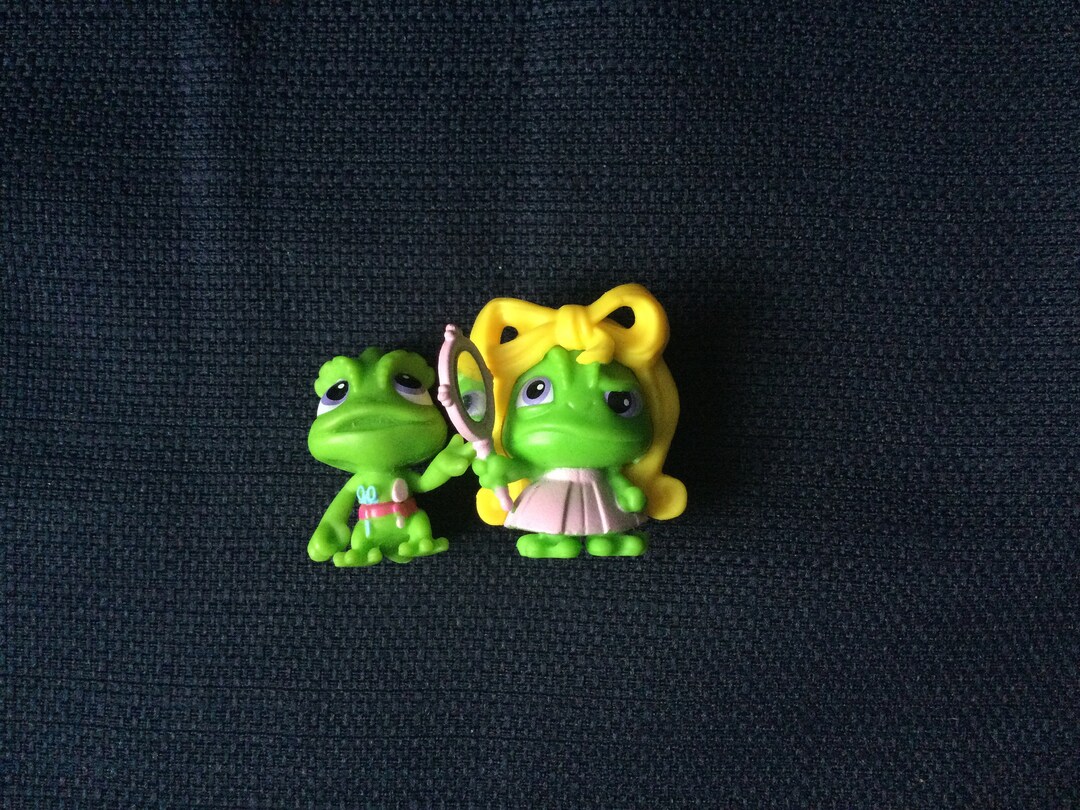 Retired Disney Little Princess Hard to Find Pair of Pascal 1 Inch Frog ...