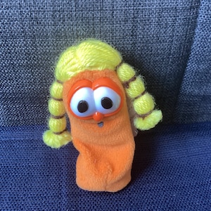 Vintage Classic Veggie Tales Laura Carrot Plush Finger Puppet with Tags