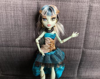 Retired Monster High Frankie Stein 13 Wishes Doll Haunt the Casbah with Lantern