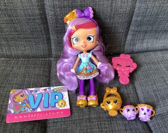 Retired Adorable Shopkins Shoppies Doll Kirstea with VIP card, Outfit, Shoes and Figures, Excellent Condition