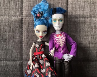 Paire de poupées Monster High à la retraite, Ghoulia Yelps et Slo Mo Love's Not Dead Couple, avec tenues et chaussures