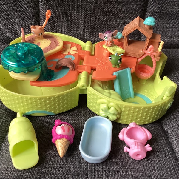 Retired Littlest Pet Shop LPS Tiniest Green Folding Pop Up Playset with Bonus Chilly Weather Round Figure with Costumes and Three Pets