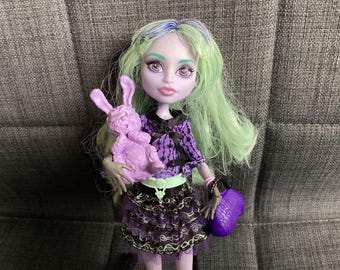 Retired Monster High Twyla 13 Wishes Doll with Rabbit, Purse and Stand