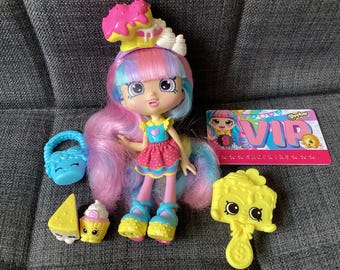 Retired Adorable Shopkins Shoppies Rainbow Kate Doll with VIP card, Outfit, Shoes and Figures, Excellent Condition