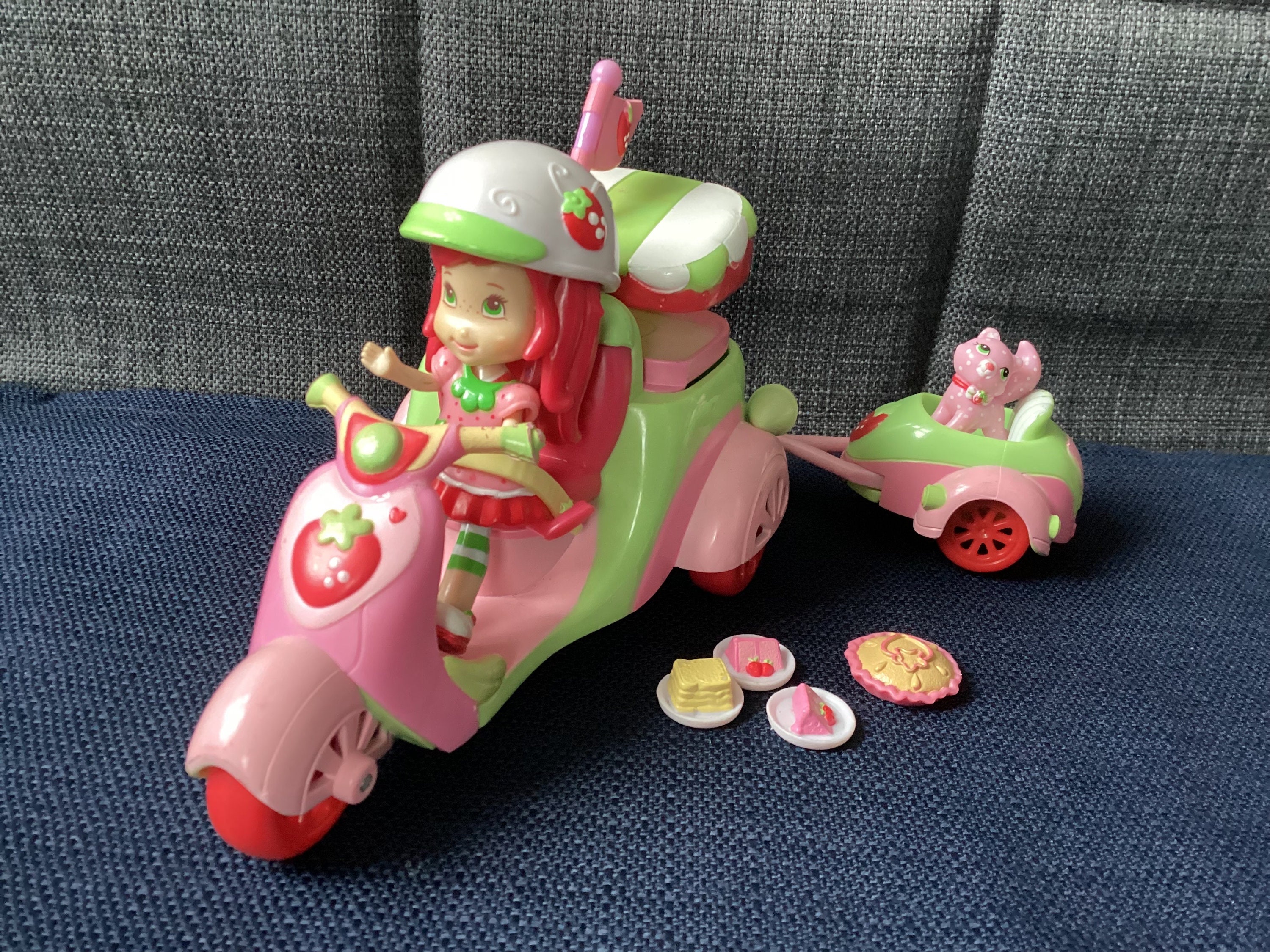 Vintage Strawberry Shortcake Sweet Treats Scooter With Trailer