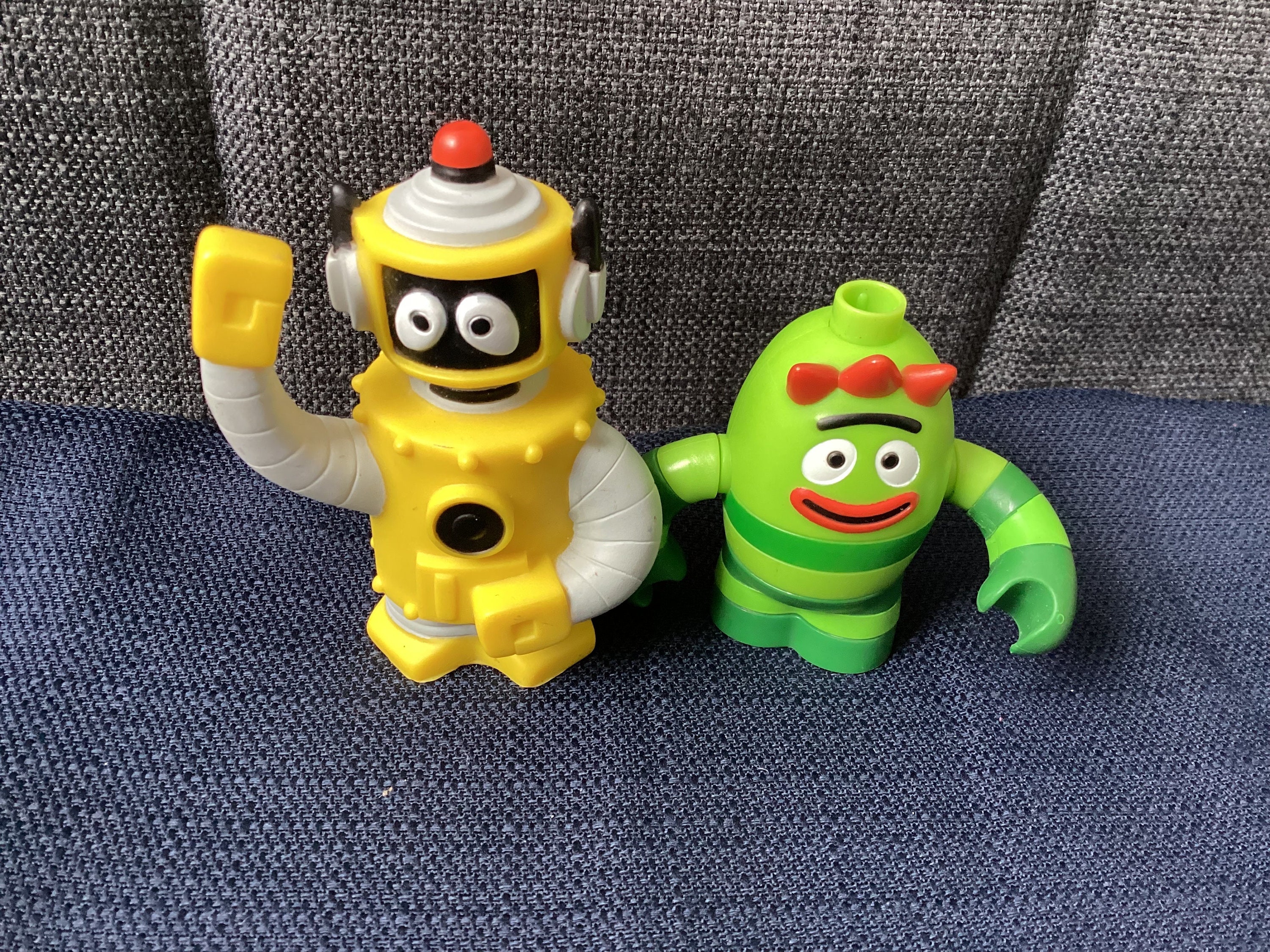 Retired Hard to Find Pair of Yo Gabba Gabba Gang PVC Play Figures or Cake  Toppers, Brobee and Robot -  Canada