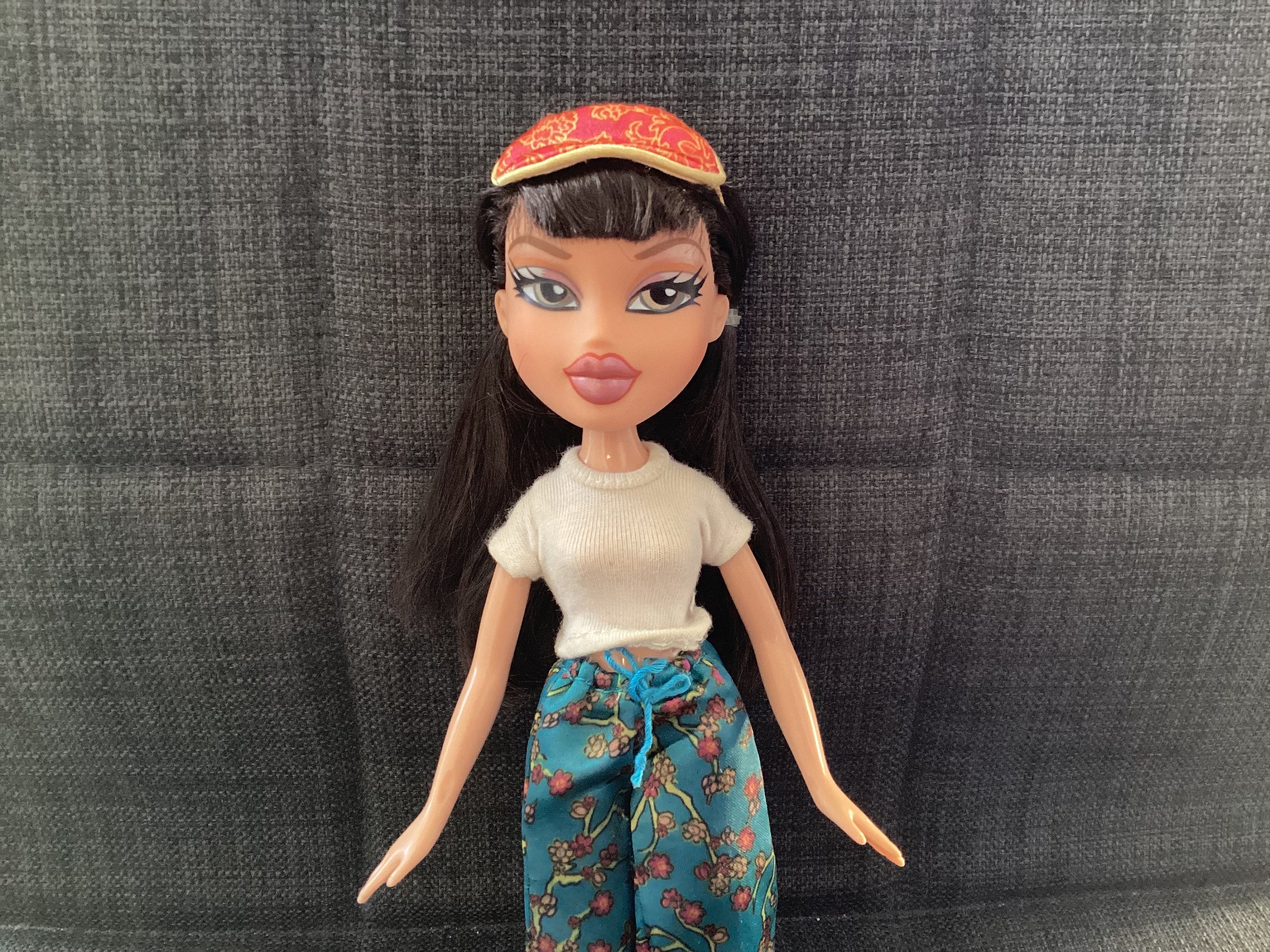 Help me pick out a slumber party / nighty nite outfit for my thrifted,  dark-lipped Cloe 💞 : r/Bratz