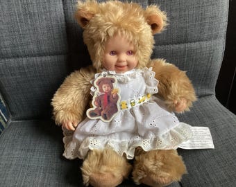Vintage Anne Geddes Baby Braun Bär mit Schürze und Hang Tag 11-Zoll-Sitzsack Füße Plüsch