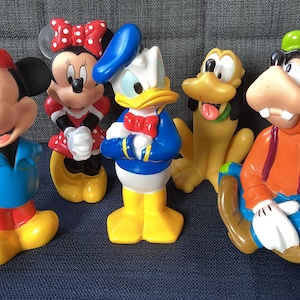 Set med fem Disney PVC-vinyl ihåliga 5-tums lekfigurer eller tårtdekorationer, Musse Pigg, Mimmi, Långben, Kalle och Pluto