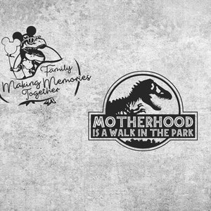 以下が含まれることがあります： 黒と白のグラフィックデザインで、恐竜が「Motherhood is a walk in the park」というテキストと共に描かれています。2つ目のグラフィックは、ミッキーマウスの耳をつけた漫画の恐竜が、ミッキーマウスの風船を持って、「Family Making Memories Together」というテキストと共に描かれています。