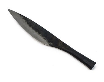 Handgesmeed klein mes met een lemmet van 13 cm