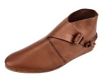 Viking shoes with toggle closure