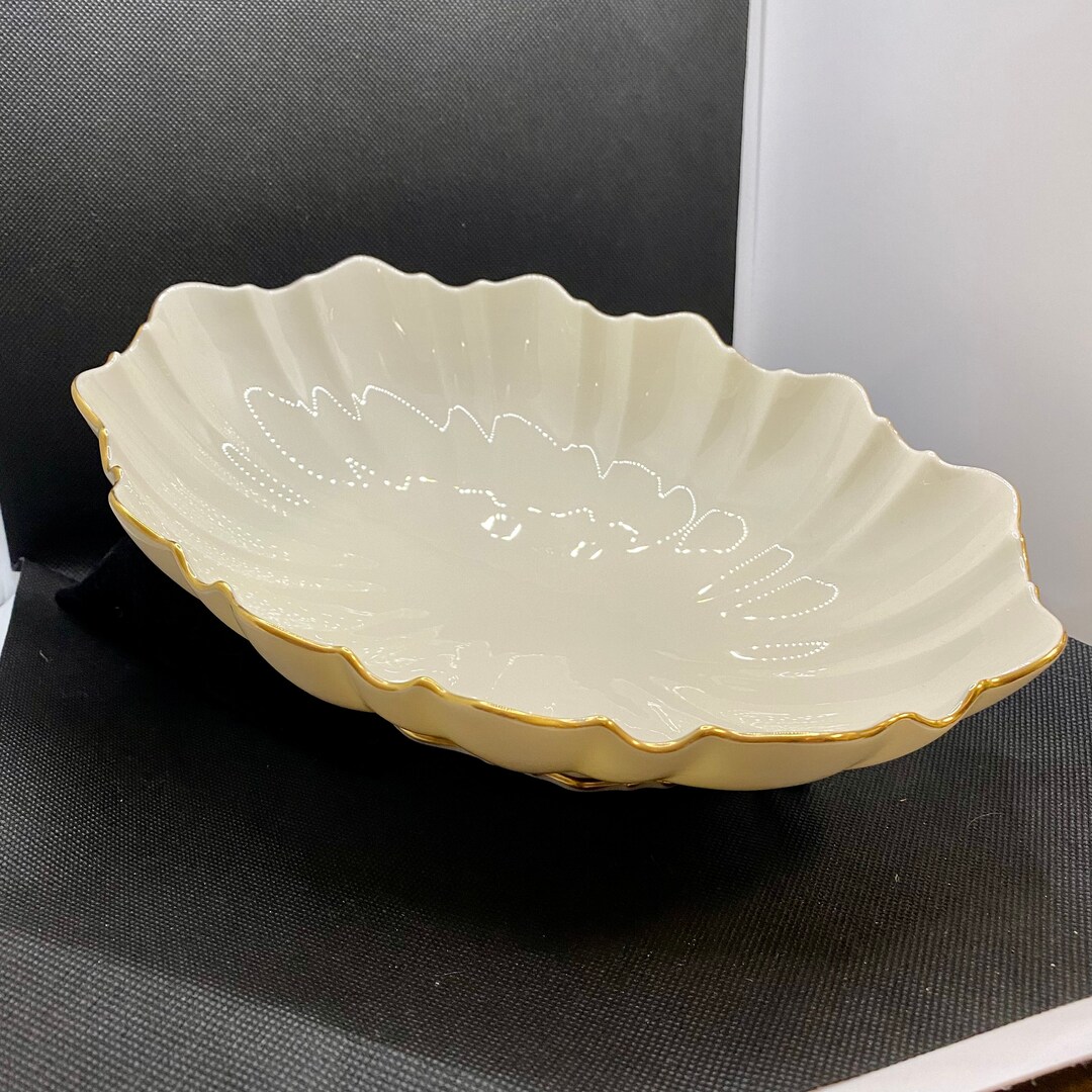 Lenox Scallop Pedestal, Oval Bowl, Gold Trim 11, Serving Dish