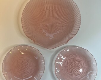 Vintage Laslo Mikasa Pink 11” Shell Ribbed Glass Plate & 2  Ruffled Coral Plates