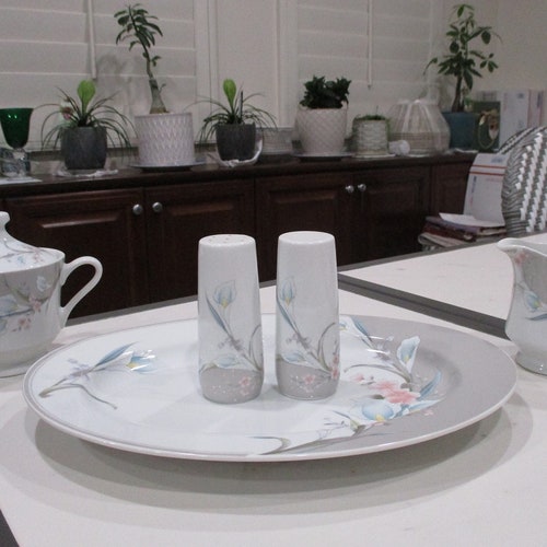 RARE And BEAUTIFUL Japan-made Baker, Hart & Stuart Dinnerware