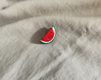 Broche pastèque, épingle à fruit, épingle rouge vert, broche rouge, broche faite main, broches design, clip pour épingle minimal