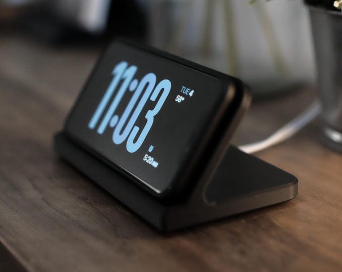 Minimalist MagSafe Standby Phone Dock: Multi-Device Charging Station