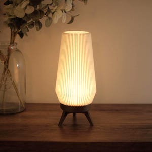 Minimalist Modern Table Lamp – Warm Ambient Light for Bedroom, Living Room, Office – Decorative LED Nightstand Lighting with Pleated Shade