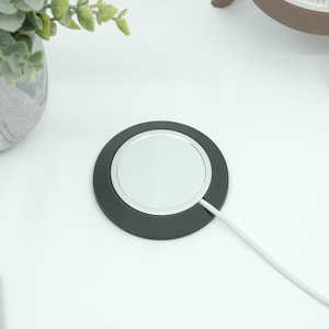 MagSafe Lade-Puck - Wandhalterung oder Schreibtisch Anti-Rutsch-Tape Dock für iPhone & AirPods Pro 2, inklusive Befestigungsschrauben